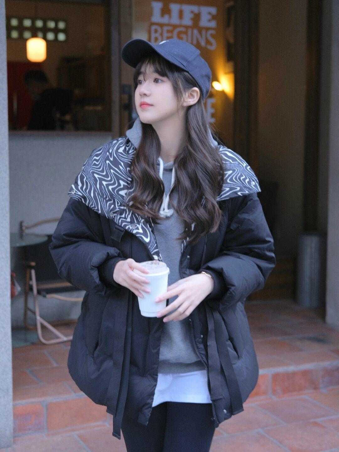 打底裤|过冬的必备羽绒服,黑色羽绒服的n种搭配,气质减龄又显瘦