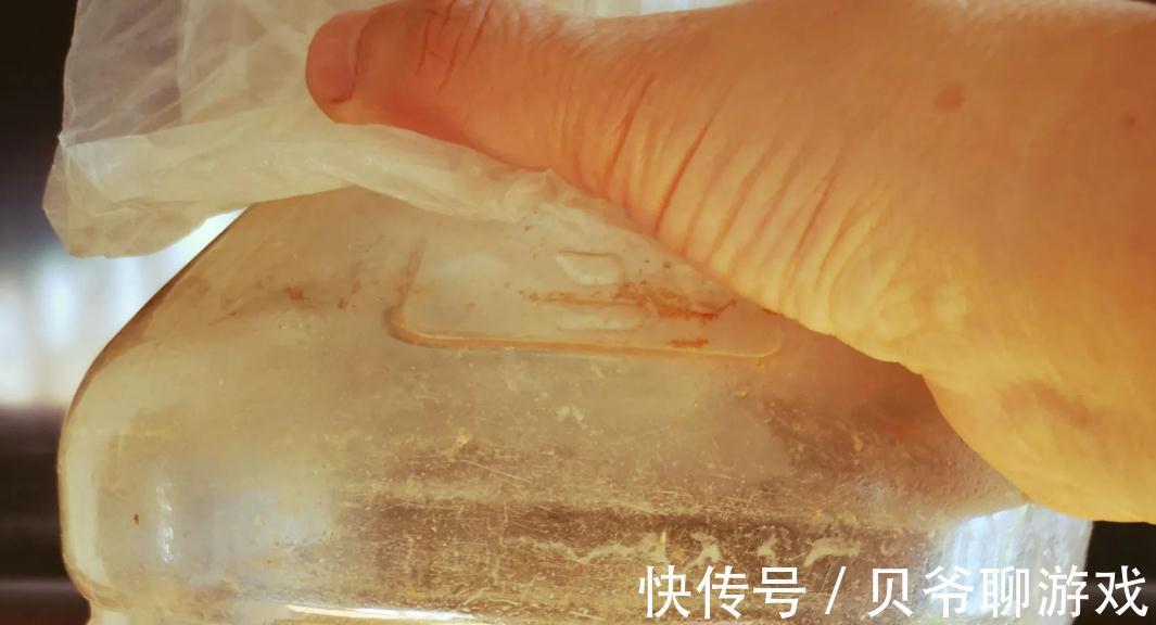 教你家庭沤制黄豆肥的方法,以及给花追肥时注意事项