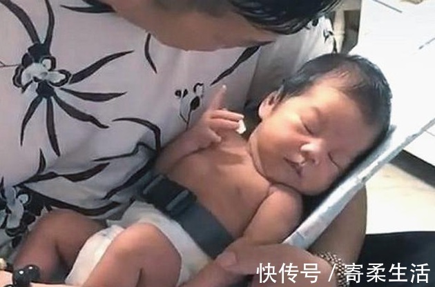 隔辈亲|姥爷凝视小外孙半小时,目光慈爱又温柔,却换来了一个“大白眼”