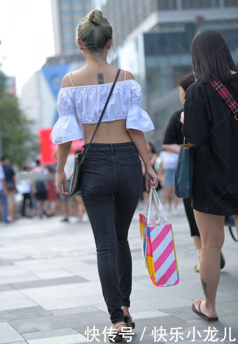 是非|美女一看就不是普通人，这是谁家的“公主”，上得厅堂下得厨房