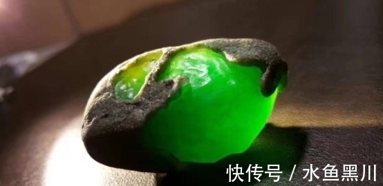 翡翠 翡翠发黄,是什么原因造成的,关于这方面知识可以了解一下