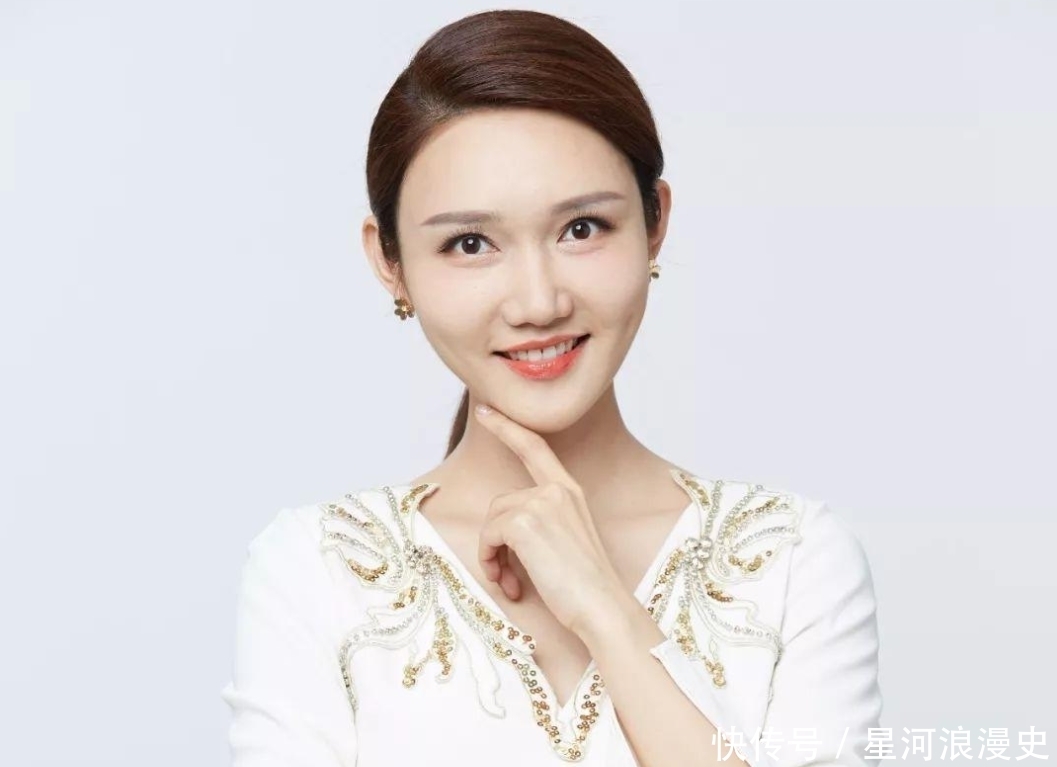 学生喜欢上龙洋主持的《中国诗词大会》,第六季的开场白十分有才