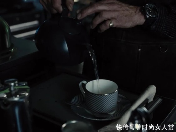 《正义联盟》电影中人物佩戴什么表?