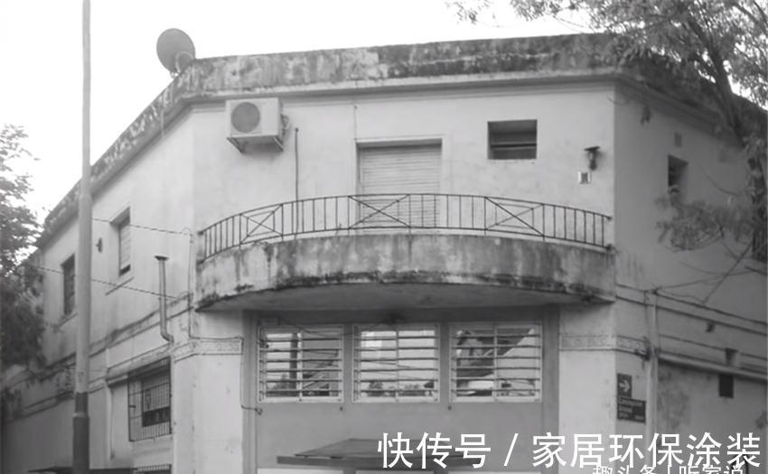 扇形|夫妻俩贪便宜买25㎡老破小：扇形阳台和三角客厅太鸡肋，心态崩了