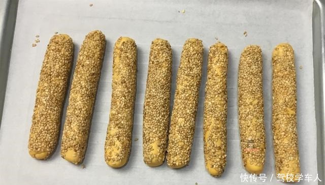 做成|一碗糯米粉,一个南瓜,简单做成小零食,外酥里软,越嚼越香
