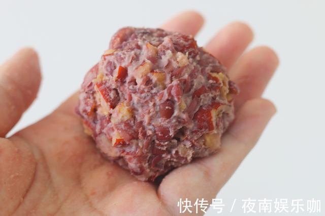香甜|东北粘豆包的懒人做法，晶莹剔透，软糯香甜，刚出锅就吃了仨