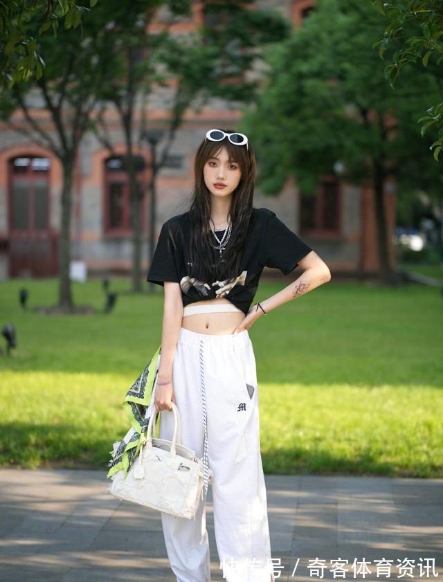 条纹裤 时尚博主的“露腰穿搭”真实用,洋气个性又显瘦,微胖女孩也能穿!