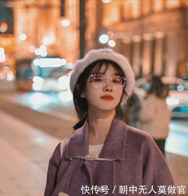 穿大衣时,记得戴“帽子”,挑对款式,穿搭优雅还高级