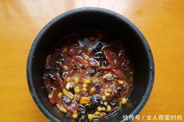 母子二人的晚餐，走红朋友圈，饭菜一锅出，收到多数好评