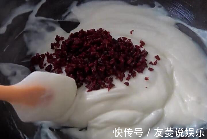 一包牛奶,半碗淀粉,锅中一搅,清凉可口又香甜,比冰淇淋好吃