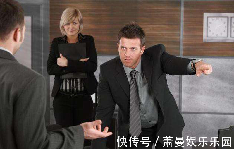 上联@老板出上联:“两横一竖就是干”,员工对出下联后,老板很不舒服