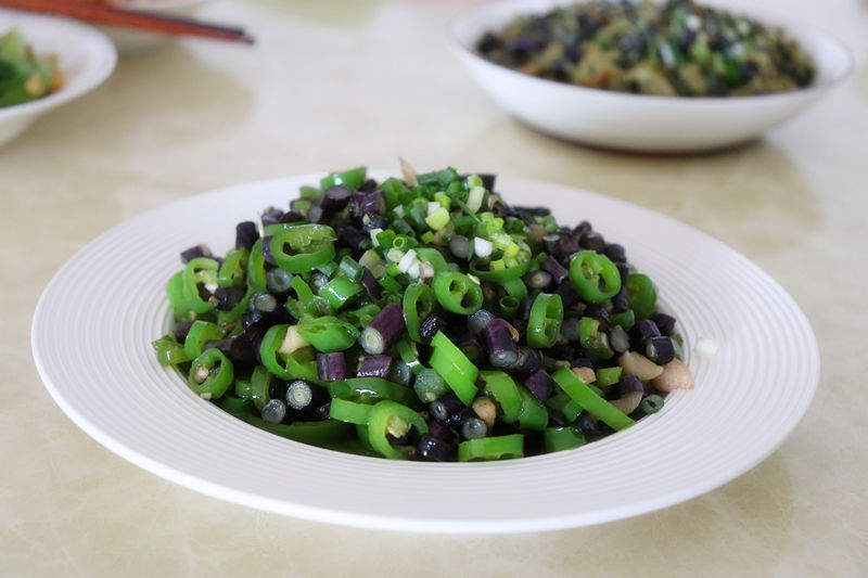 我家的晚餐30分钟做好,三道家常菜一道凉拌菜,还有一盘炒饭