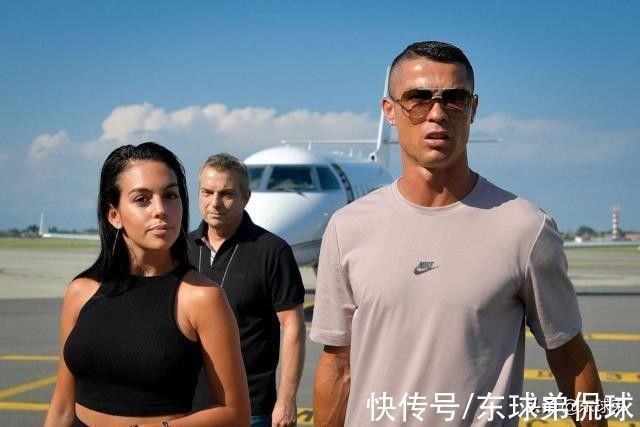 C罗|又吃牌,脱衣庆祝吃牌罚款,为何C罗还喜欢这样做?两因素成关键