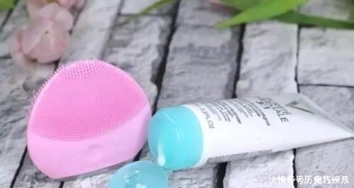 鼻子黑头多别再用手挤,教你3招,黑头轻松除,拯救“草莓鼻”