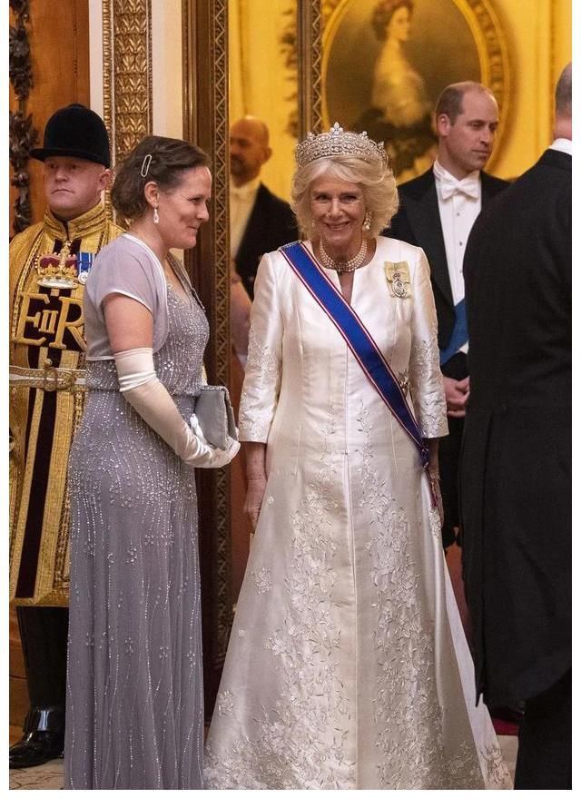 钻石#曾被骂地表最强卡三,如今一身珠光宝气,她赢得了爱情和珠宝