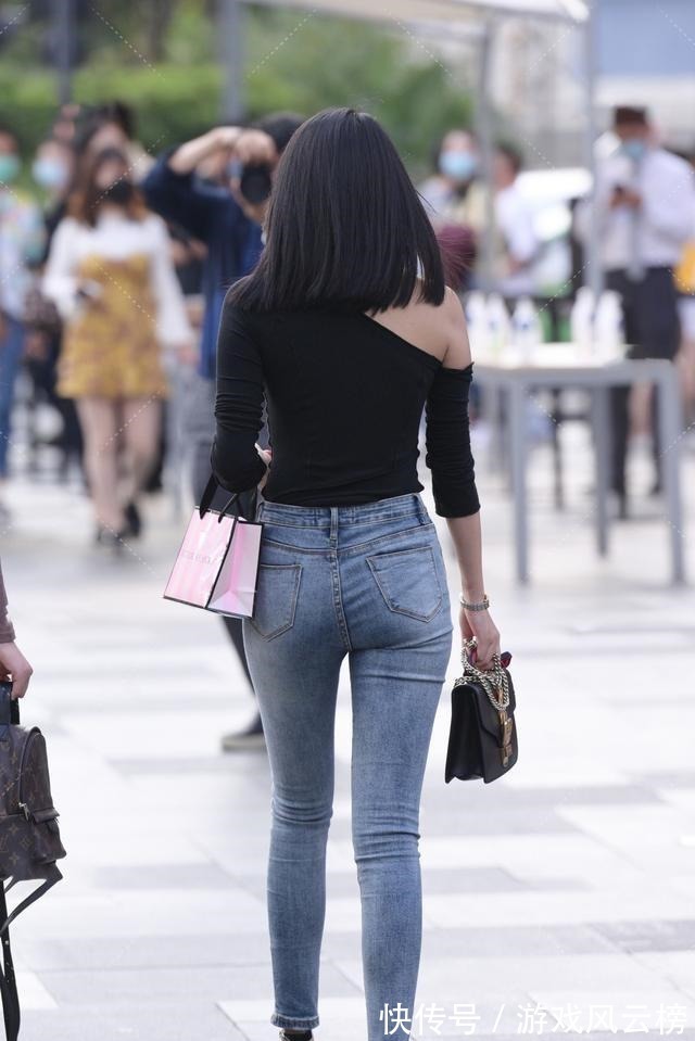 装扮 活力满满的打底裤装扮潇洒有气质，展现女人的娇美，时尚精致！