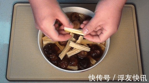保质期|无论冬夏，用这方法泡腐竹，10分钟就泡开，柔软又筋道，还没硬心