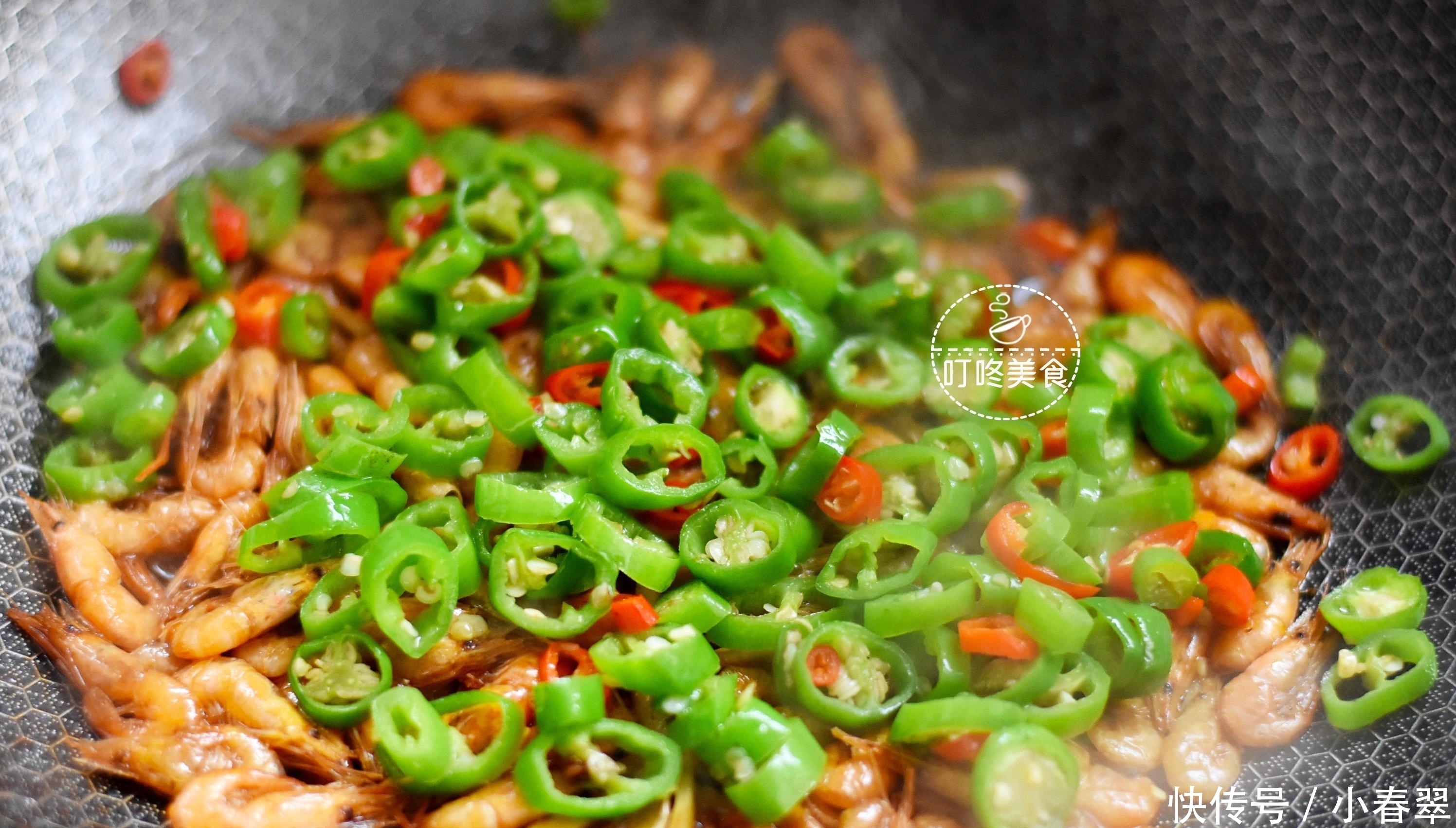 河虾最好吃的做法,简单一炒太香了,学会此做法,三斤都不够吃