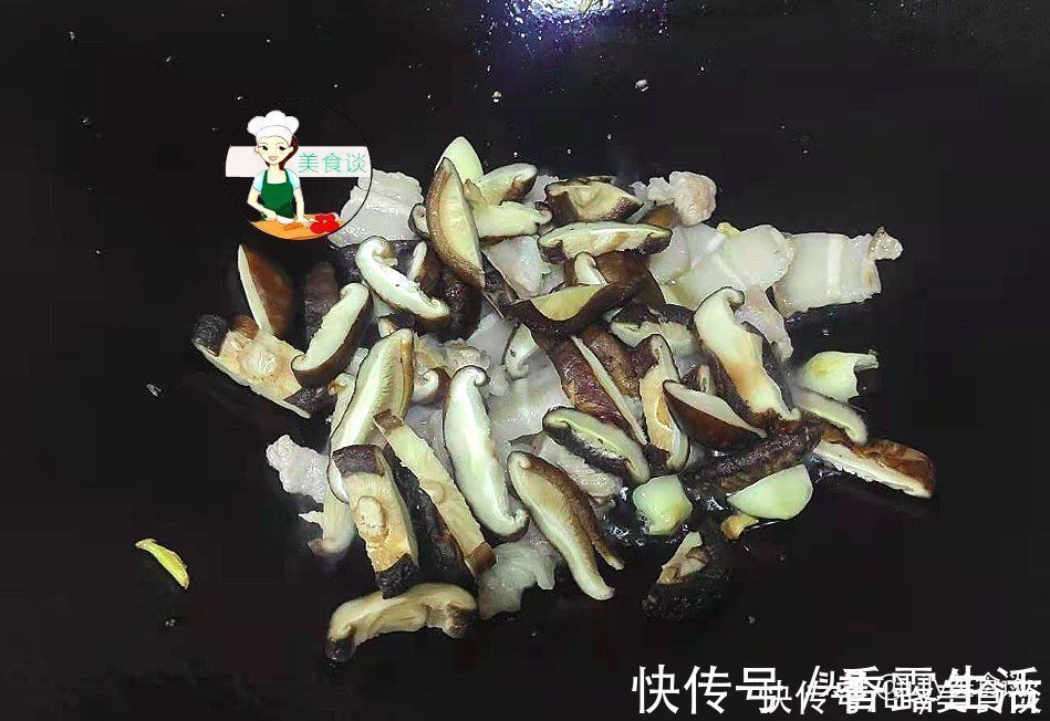 猪皮此做法，简单一煮，比红烧肉香，一次做好放冰箱保存，过年吃