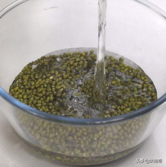 大米也能做月饼不仅低糖低脂,而且香味十足,女生多吃也不怕胖