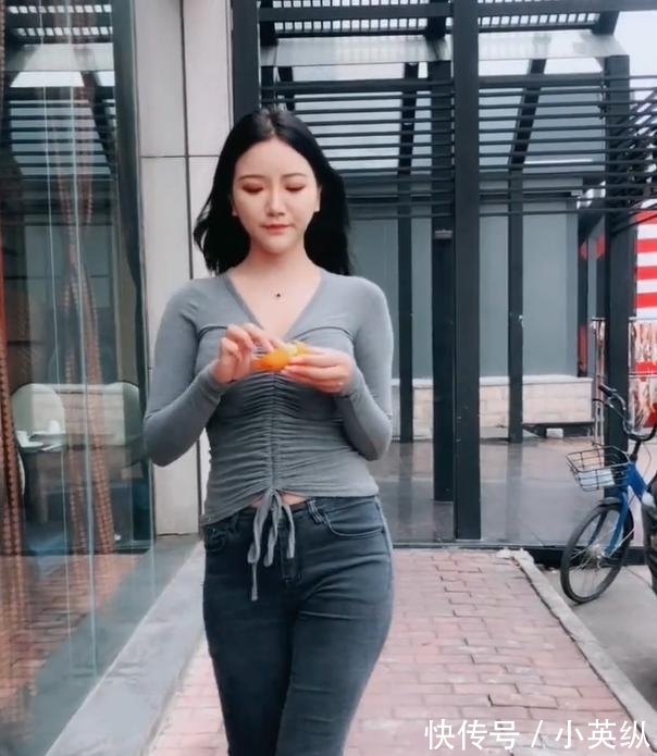 素雅|户外美女淡妆素雅, 着装休闲, 拥有御姐气质美