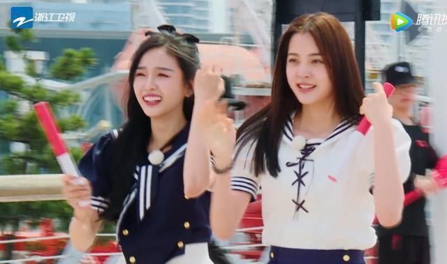 跑男导演多偏心玩游戏时娜比的镜头都很仙,baby的却一言难尽