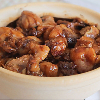香到人人夸的「啫啫鸡煲」鲜嫩多汁,怎么能这么好吃