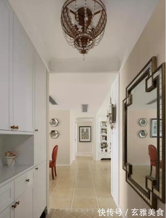 小灵儿|140平美式风格,客厅色彩搭配突破传统,优雅温馨又别具一格