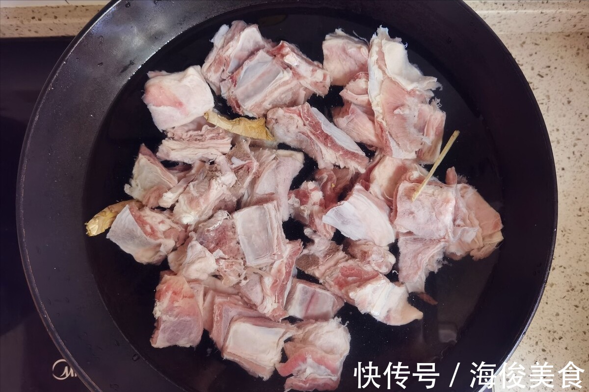 多喝|夏天多喝羊汤有好处，炖羊肉时，调料只需这5样，羊汤鲜美无膻味
