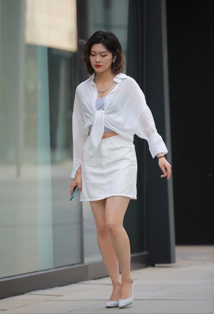 搭配|时尚又精致的牛仔裙,搭配“薄纱”衬衫,帮你轻松打造优雅气质