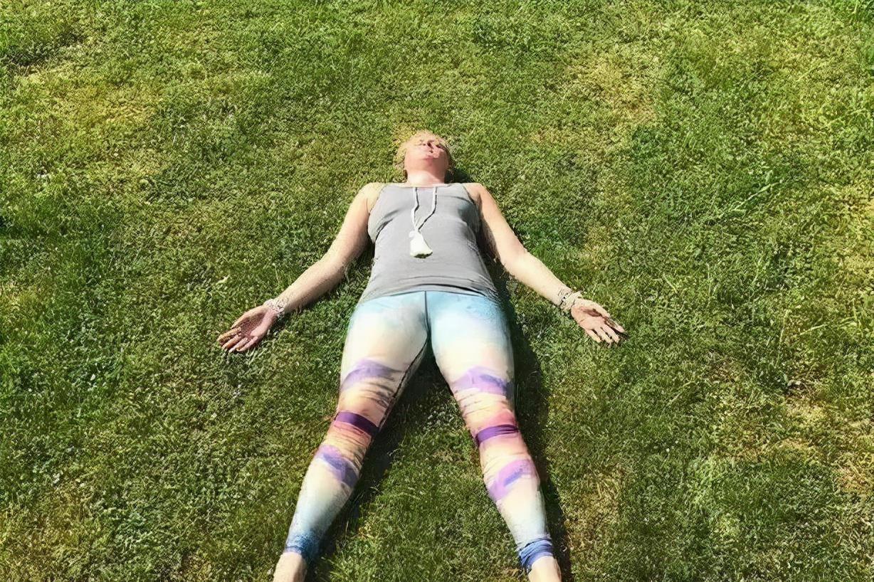 注意力|为什么说摊尸式是瑜伽里最重要的体式之一, 如何练习?