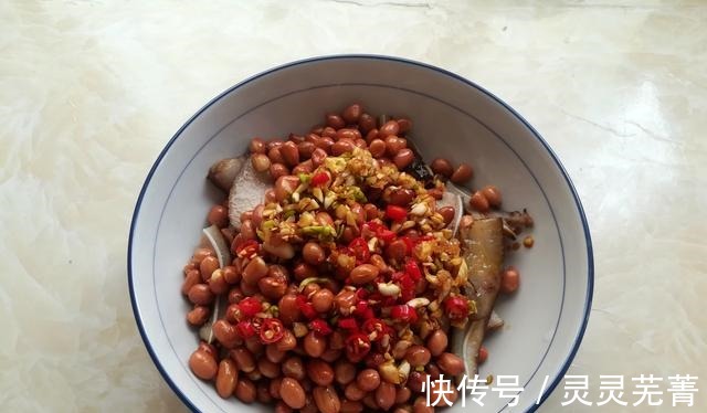 做卤菜时,牢记“1分2煮3泡”,鲜香入味,家人吃得很满足!