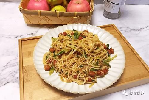 花生米|不想吃饭的时候来一碗这个拌面,吃一口那是幸福的感觉