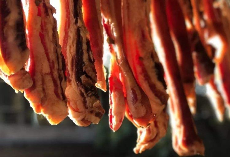 腌腊肉,最忌直接抹盐!外婆60年老方法,香软入味,比鲜肉更好吃