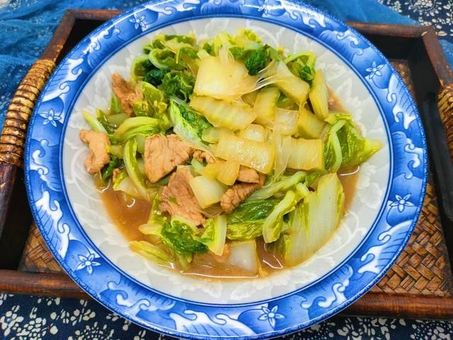 冬天炖白菜,多加2样食材,白菜软烂好吃,家人特别喜欢