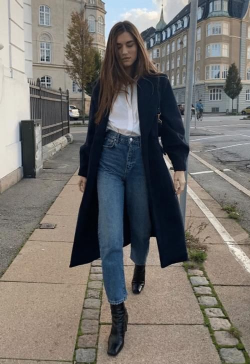 呢大衣不吃香了！今年流行穿“羊绒大衣”，搭配这几条裤子最好看