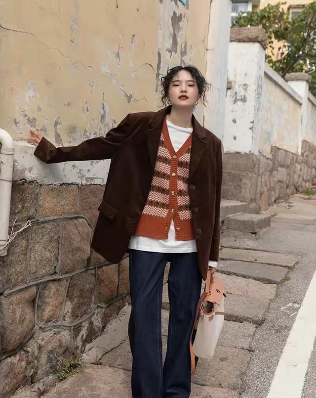 摩卡色 秋冬小西装的时髦穿搭分享:这些流行款穿上身,知性优雅又显气质