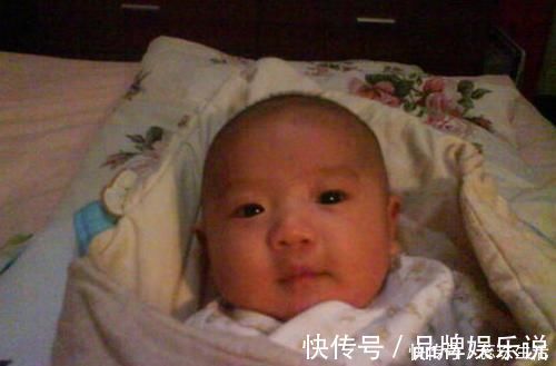小两口|宝妈生下7斤男宝,儿子“没眼睛”急坏小两口,医生检查后笑出声