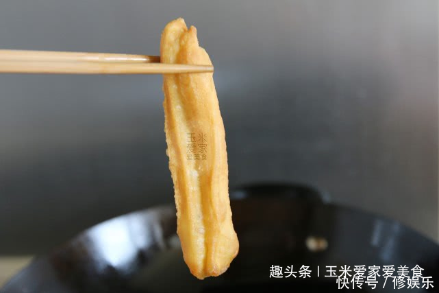 早餐店油条配方,个个空心酥脆,学会了在家做,想吃油条不用买