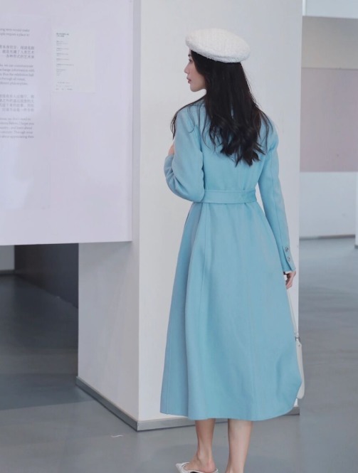 小蛮腰 穿大衣不要只会敞开穿了,搭配腰带保暖显瘦又高级,谁穿都好看