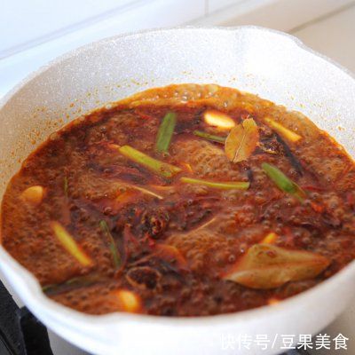 餐桌上最有人气的家常菜之黄焖鸡