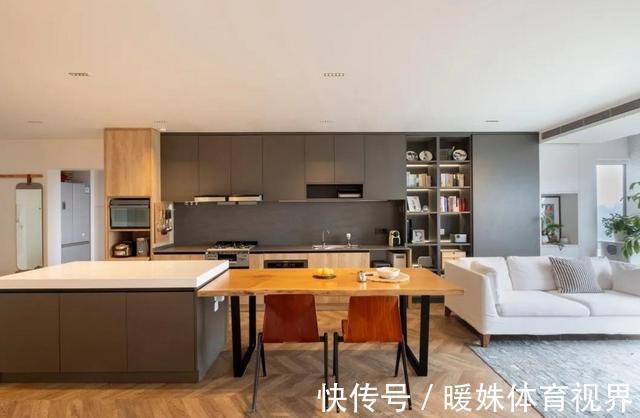 餐厅|难怪很多人将厨房改到餐厅里,看了她家设计,发现真实用