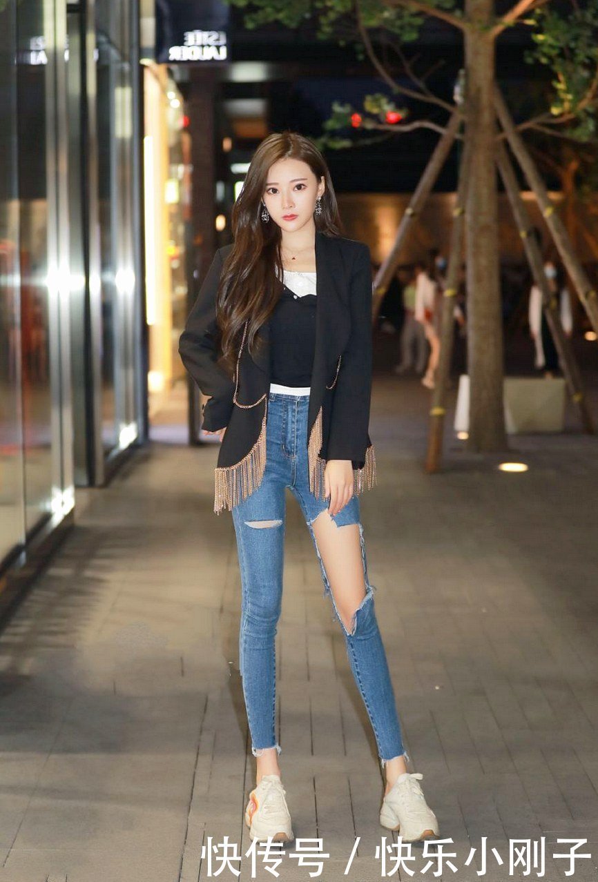 选条好裤子很重要!修身的裤型更显高挑,对身材要求也更严苛