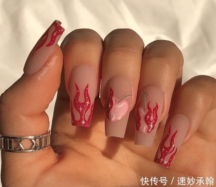 风格超酷的欧美风美甲，拿图去做！