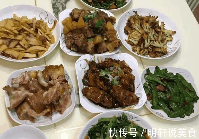 回老家，亲戚轮流请吃饭，婆婆还不高兴，若是你会去哪一家