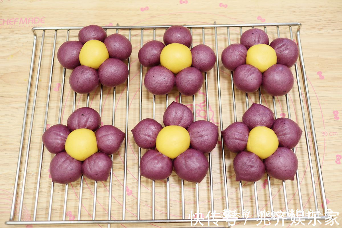 手货|南瓜紫薯成抢手货,做成馒头暄软香甜惹人爱,一次发酵省了1小时