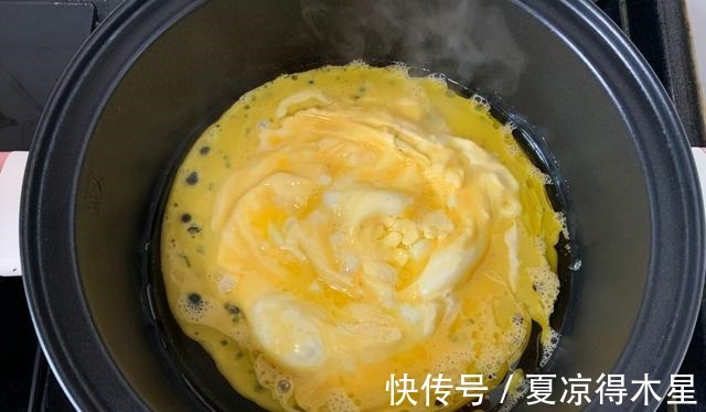 用馄饨皮就能做包子，不需要发面，皮薄还好吃，特别省时哦！