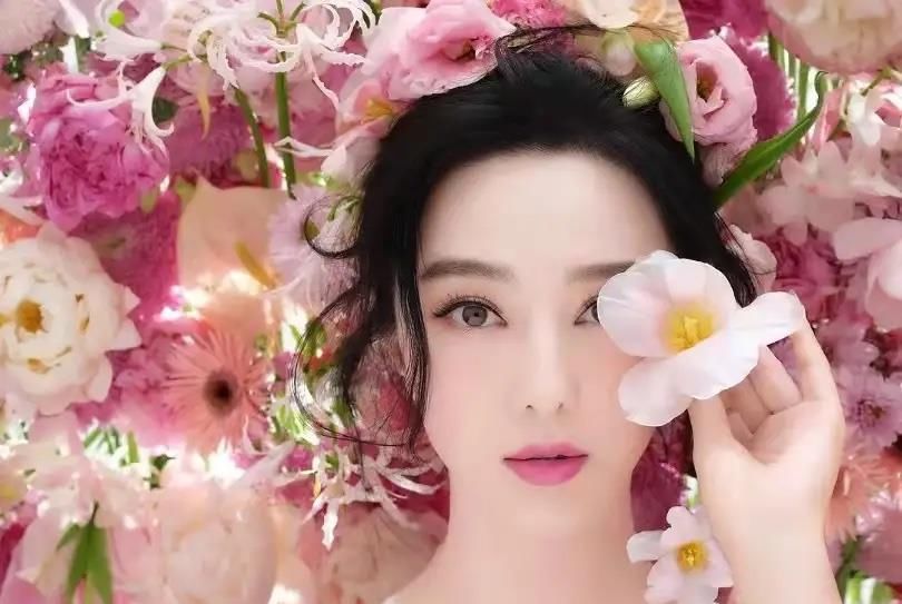 粉粉嫩嫩的桃花妆这样画，洋溢着暖春的气息，温柔又带点小妩媚