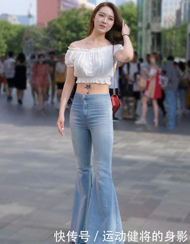 时尚抹胸搭配显瘦喇叭裤,简单又清凉,尽显个人魅力!