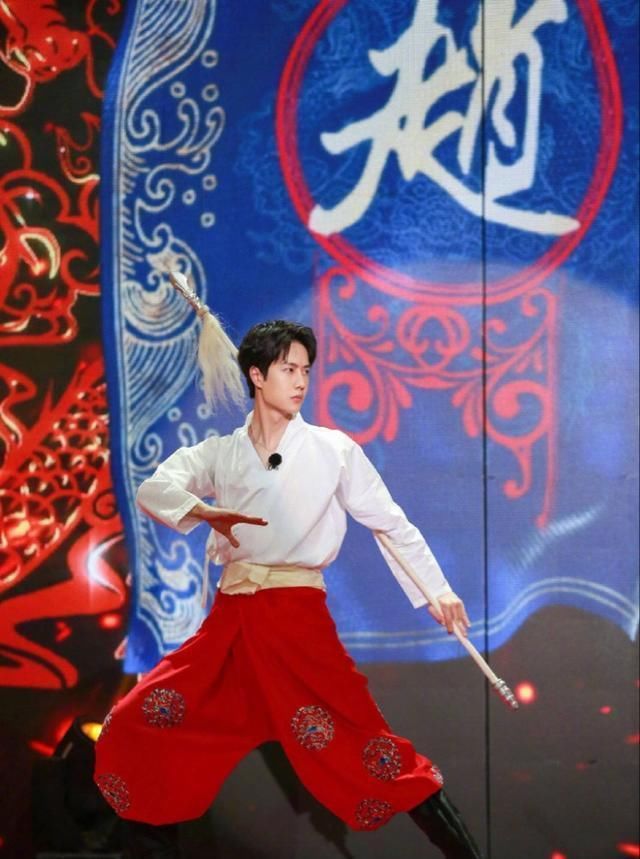 惊艳！王一博京剧扮演“大武生”赵云，唱响长坂坡